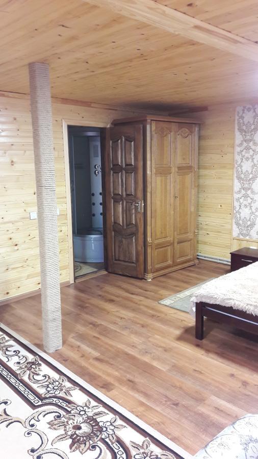 U Romana Jaremtsje Buitenkant foto